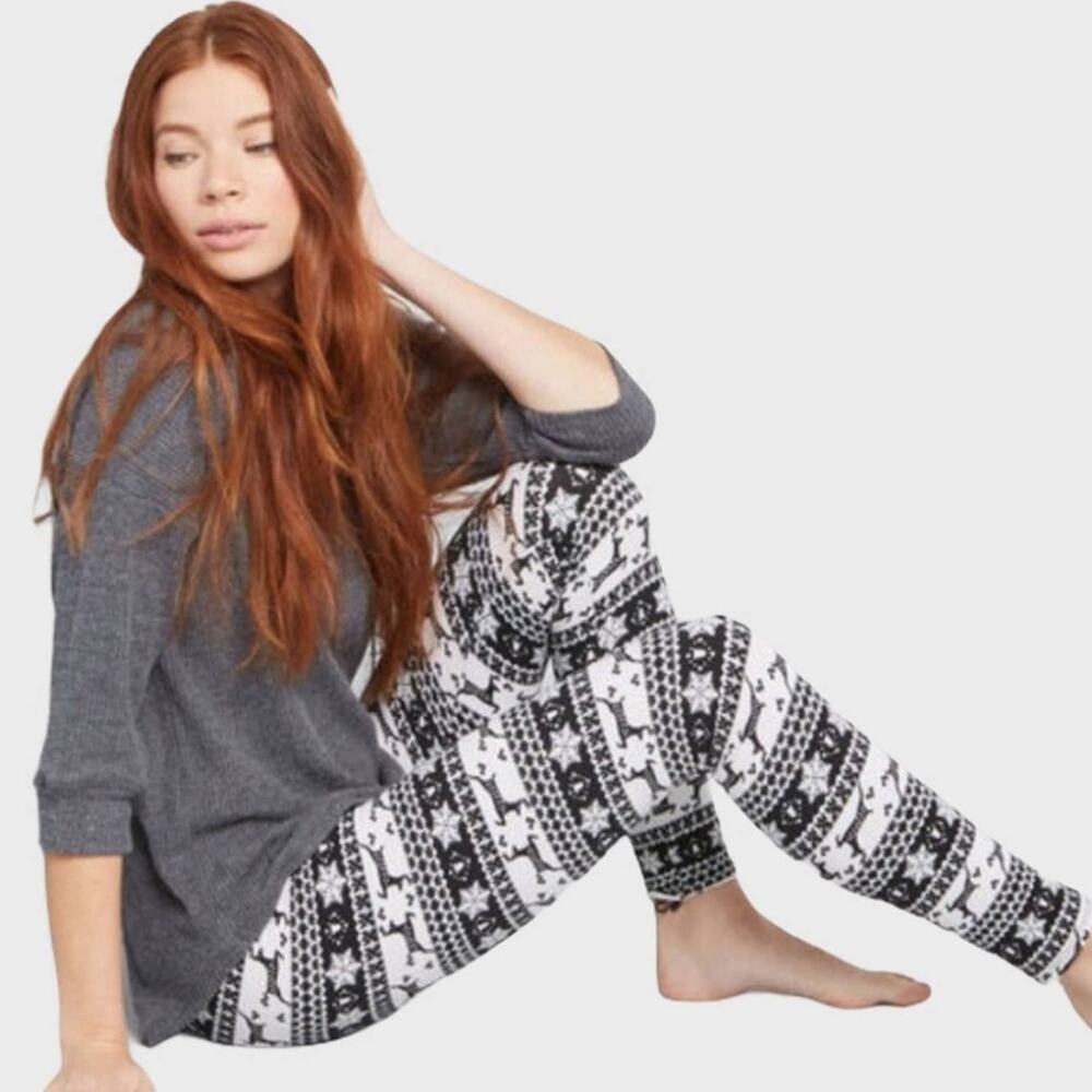 MODCLOTH black & white reindeer dash to greatness holiday leggings